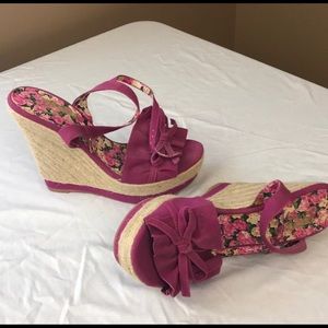 NWOT Baroot Platform Fuchsia Wedges size 8.5